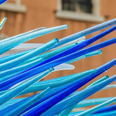 Samenwerkingen tussen Murano glaskunstenaars en modeontwerpers: de perfecte fusie van ambacht en innovatie