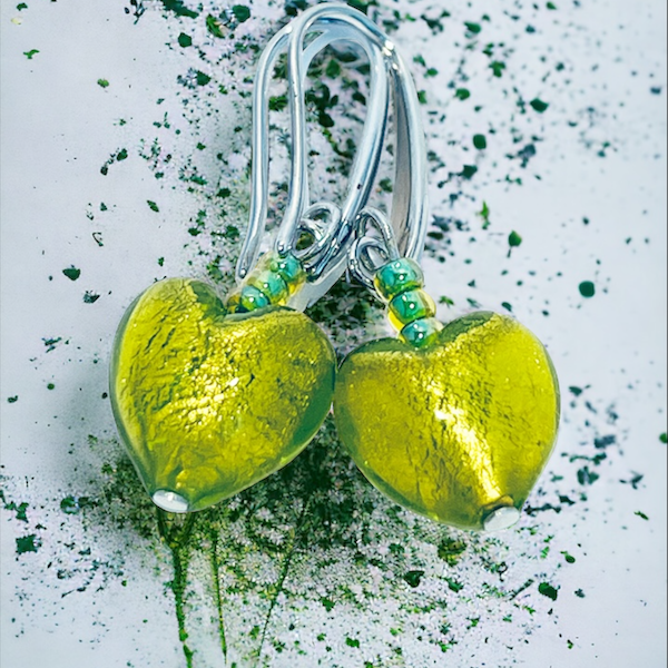 Murano glazen oorbellen Fiorenze in lime, handgemaakt Venetiaans glas met frisse groene tint