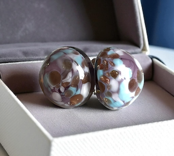 Murano glazen oorbellen Manarola in blauw-aubergine kleur, handgemaakt Venetiaans glas van Corte Murrina