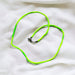 Satijnen halsketting Latina - handgemaakte sieradenketting met neongroen satijn
