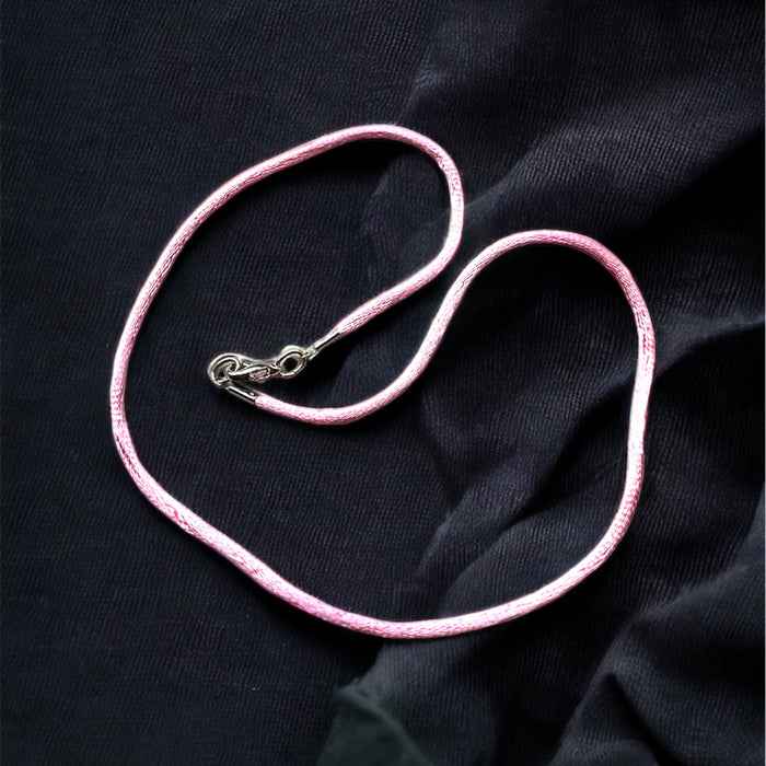 Satijnen halsketting Latina - handgemaakte sieradenketting met roze satijn