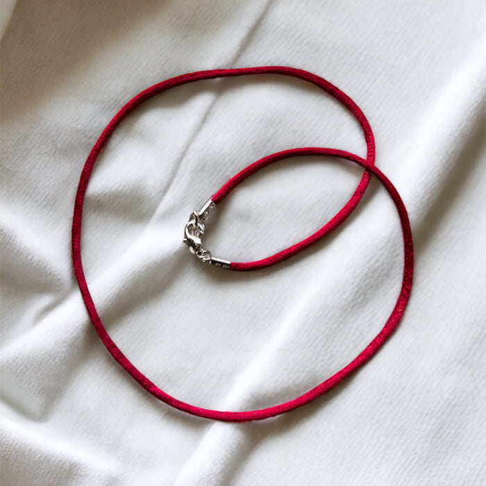 Satijnen halsketting Latina - handgemaakte sieradenketting met rood satijn