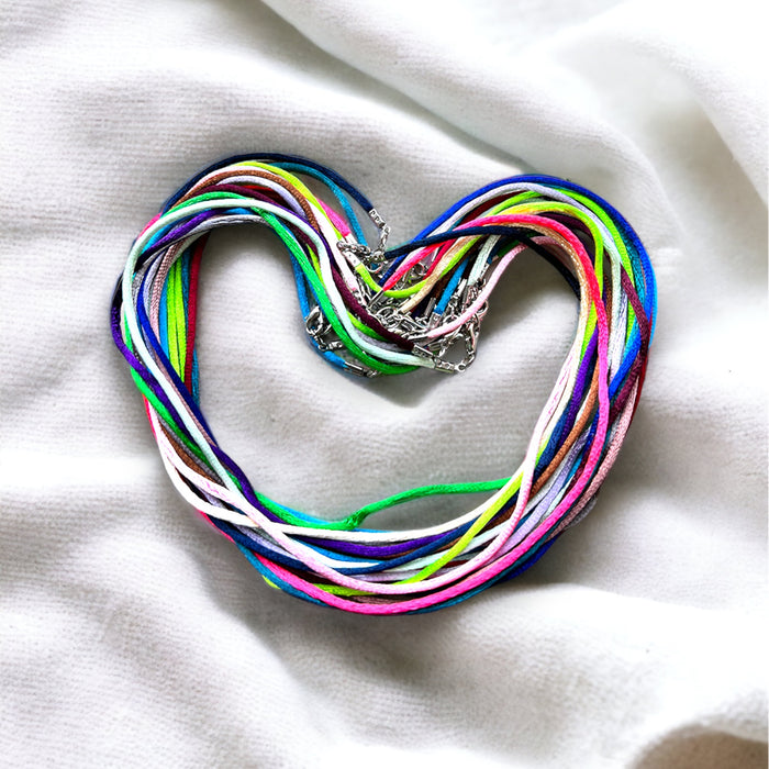 Satijnen halsketting Latina - handgemaakte sieradenketting met satijn