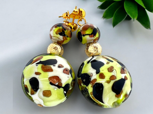 Murano glazen oorbellen Sorrento in limoengroen, handgemaakt Venetiaans glas met frisse groene tint